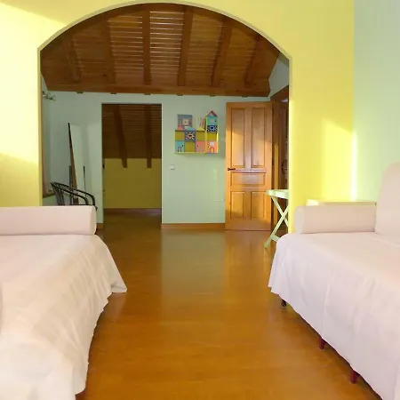 Casa Para 9 11 Personas Caminando A La Playa De Andrin-llanes